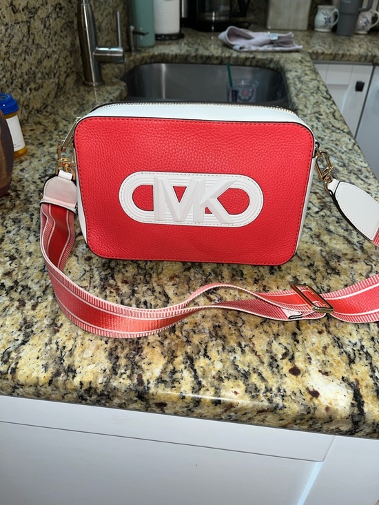 Michael Kors Handbags - EUC Authentic Michael Kors Medium Jet Set Camera Bag Crossbody